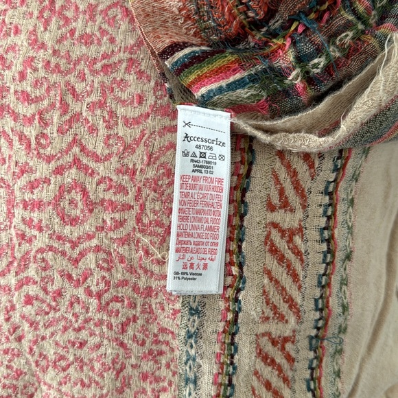 Flowery Soft Shawl - Picture 3 of 3